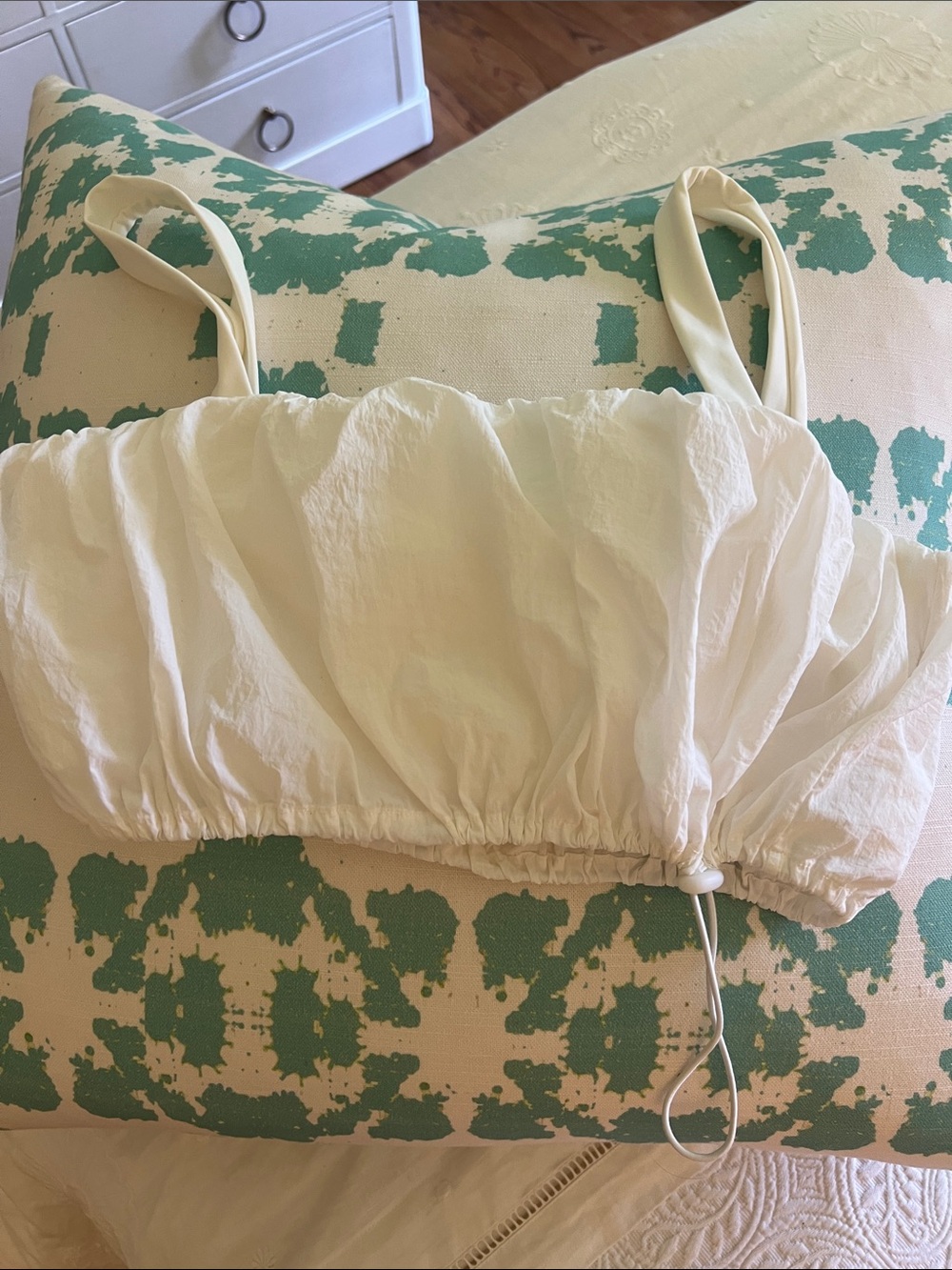 Daily Drills Bubble White Top Crop Top Size Medium